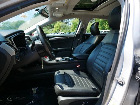 Used 2016 Ford Fusion SE w/ Equipment Group 202A FWD image 13