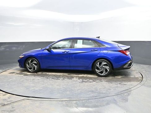 Used 2025 Hyundai Elantra Limited FWD image 5