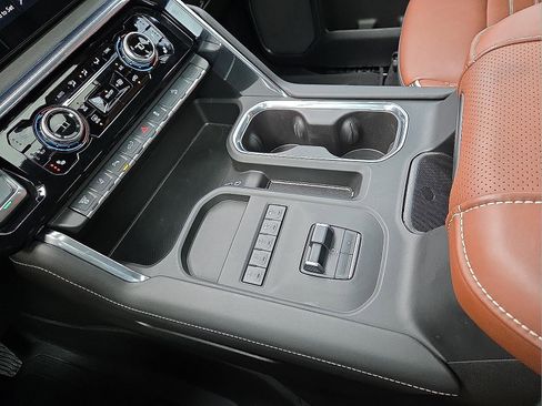 Used 2025 GMC Sierra 2500 Denali Ultimate image 25