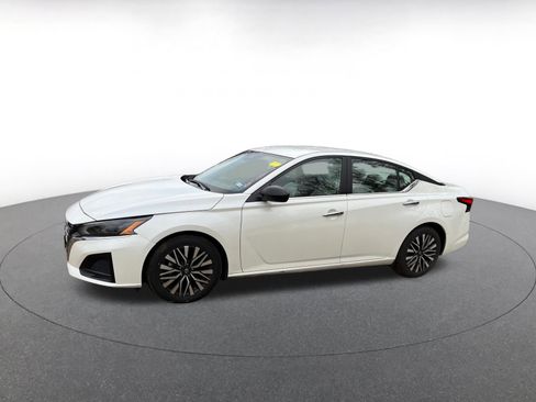 Used 2025 Nissan Altima 2.5 SV image 7