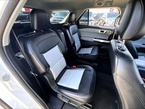 Used 2023 Ford Explorer XLT w/ Equipment Group 202A RWD image 20