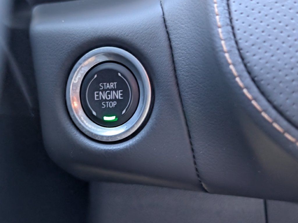 Used 2024 GMC Yukon XL AT4 AWD/4WD image 29