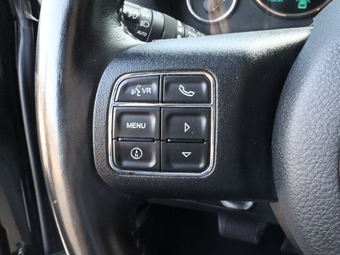 Used 2018 Jeep Wrangler Unlimited Rubicon w/ Connectivity Group AWD/4WD image 29