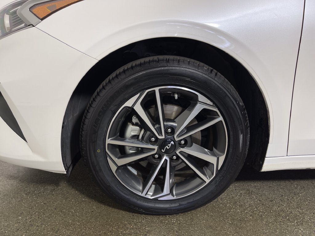 Used 2024 Kia Forte LXS w/ LXS Technology Package FWD image 11