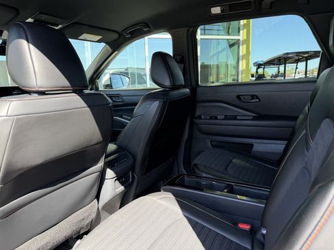 Used 2024 Nissan Pathfinder Rock Creek AWD/4WD image 32