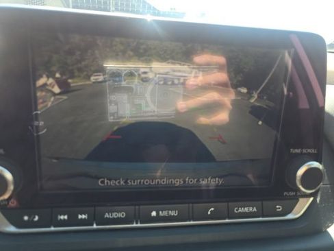 Used 2022 Nissan Rogue SV FWD image 21