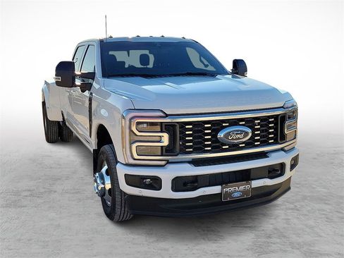 Used 2025 Ford F350 Platinum image 2
