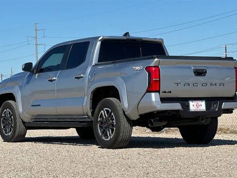 Used 2024 Toyota Tacoma TRD Off-Road image 7