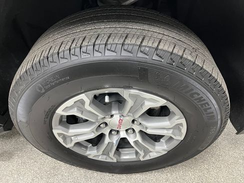 Used 2024 GMC Yukon SLE AWD/4WD image 18