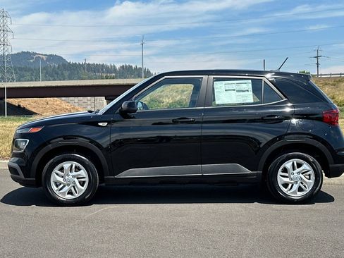 Used 2026 Hyundai Venue SE FWD image 6
