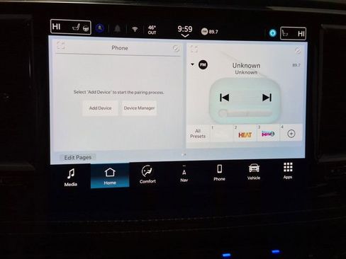 Used 2025 Chrysler Pacifica Limited image 18