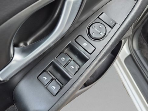 Used 2019 Hyundai Elantra GT FWD image 16