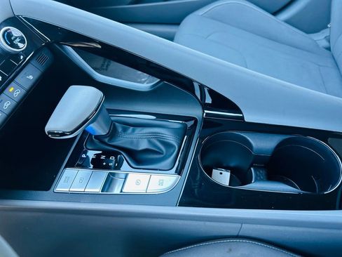 Used 2023 Hyundai Elantra Blue image 32