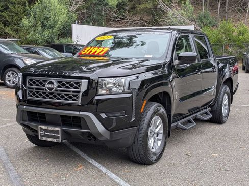 Used 2024 Nissan Frontier SV w/ Technology Package AWD/4WD image 2