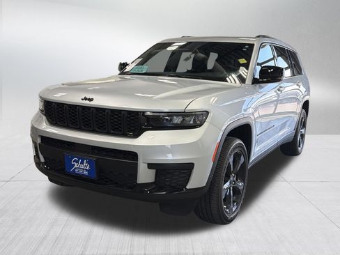 Used 2025 Jeep Grand Cherokee L Altitude AWD/4WD image 3