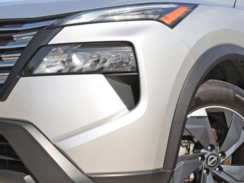 Used 2024 Nissan Rogue SV FWD image 10