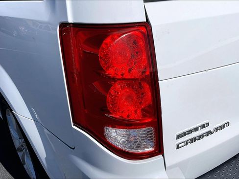 Used 2019 Dodge Grand Caravan SXT FWD image 20