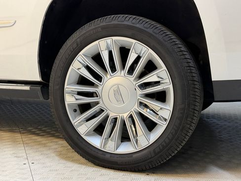 Used 2017 Cadillac Escalade Platinum AWD/4WD image 12