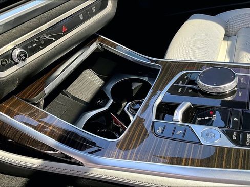 Used 2024 BMW X7 xDrive40i w/ Parking Assistance Package image 15