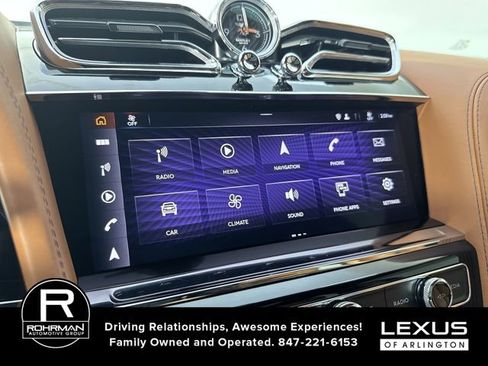 Used 2023 Bentley Bentayga Extended Wheelbase image 7