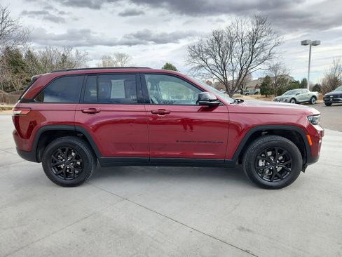 Used 2024 Jeep Grand Cherokee Altitude image 6