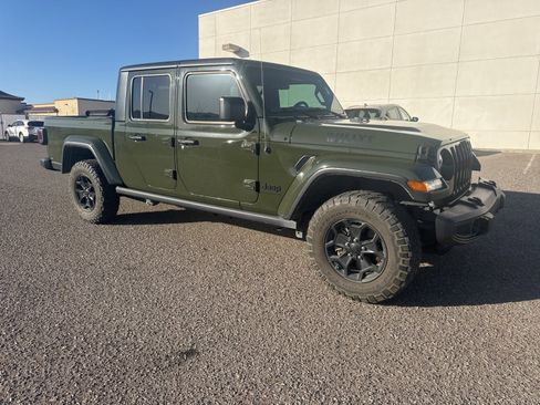 Used 2023 Jeep Gladiator Sport image 10