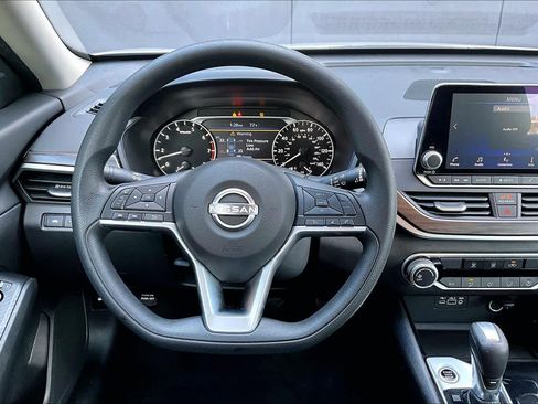 Used 2024 Nissan Altima 2.5 SV image 5