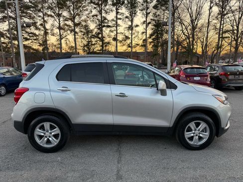 Used 2019 Chevrolet Trax LT w/ LT Convenience Package image 10