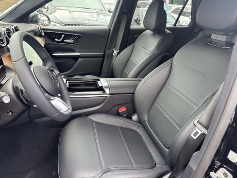 Used 2025 Mercedes-Benz GLC 300 4MATIC image 7