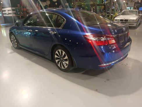 Used 2017 Honda Accord Touring image 12
