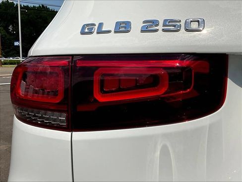 Used 2022 Mercedes-Benz GLB 250 4MATIC image 25