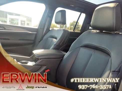 New 2025 Jeep Grand Cherokee Limited w/ Black Appearance Package image 6