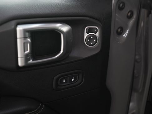 Used 2018 Jeep Wrangler Unlimited Sahara w/ Cold Weather Group image 18