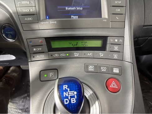 Used 2014 Toyota Prius Three image 25