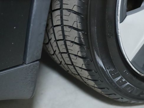 Used 2021 Tesla Model Y Long Range image 38