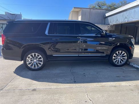 Used 2022 GMC Yukon XL Denali image 4