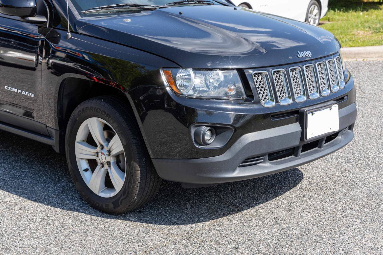 Used 2017 Jeep Compass Latitude AWD/4WD image 9
