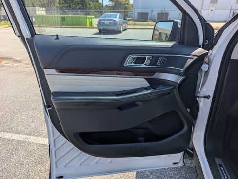Used 2019 Ford Explorer Platinum AWD/4WD image 23