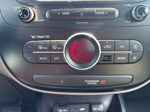 Used 2017 Kia Soul + FWD image 27