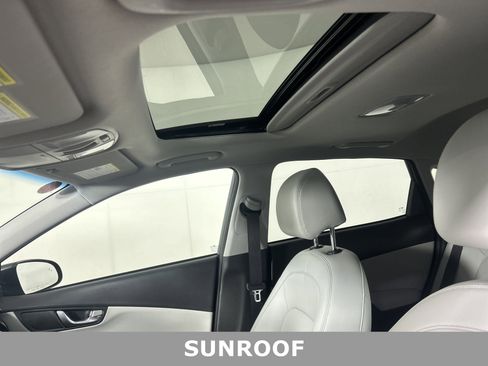 Used 2022 Hyundai Kona Limited image 7