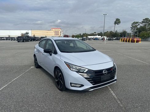 Used 2024 Nissan Versa SR image 3