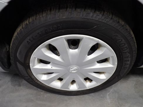 Used 2019 Nissan Versa SV FWD image 18