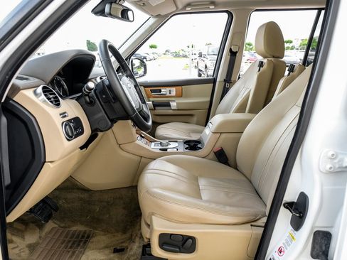 Used 2016 Land Rover LR4 HSE AWD/4WD image 3