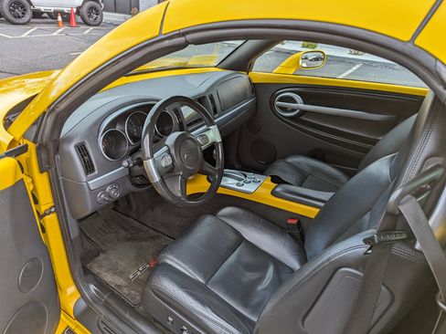 Used 2004 Chevrolet SSR w/ Preferred Equipment Group image 12