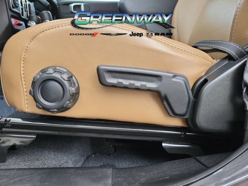 Used 2022 Jeep Wrangler Unlimited Rubicon 4xe AWD/4WD image 15