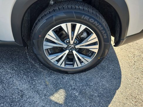 Used 2023 Nissan Rogue SV AWD/4WD image 11