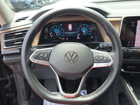 Used 2025 Volkswagen Atlas SE FWD image 15