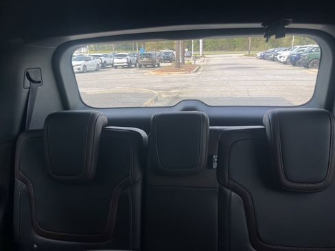 Used 2025 Nissan Armada SL image 33