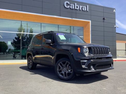 Used 2021 Jeep Renegade Latitude w/ Luxury Group II image 2