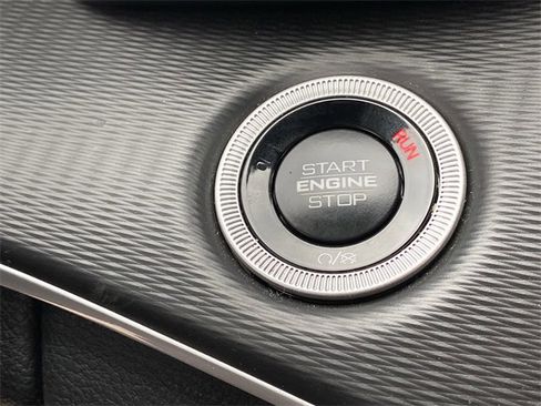 Used 2024 Jeep Grand Cherokee Laredo image 18